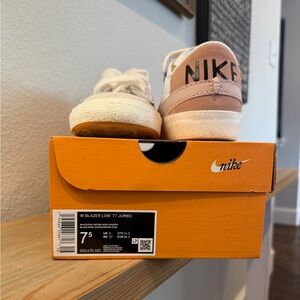 Nike Women's Cream Sneakers